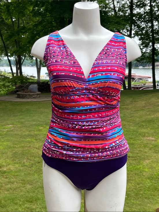 Jantzen Other - Jantzen geo-print ruched one-piece bathing suit M-L